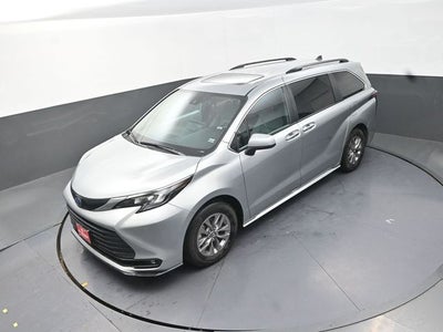 2025 Toyota Sienna XLE 8 Passenger