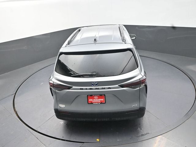 2025 Toyota Sienna XLE 8 Passenger