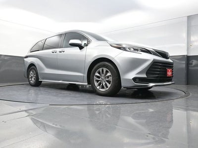 2025 Toyota Sienna XLE 8 Passenger