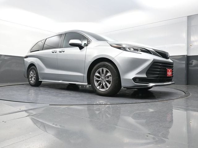 2025 Toyota Sienna XLE 8 Passenger