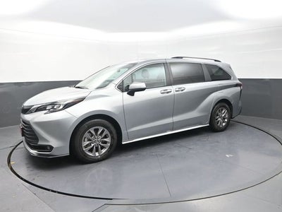 2025 Toyota Sienna XLE 8 Passenger