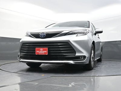 2025 Toyota Sienna XLE 8 Passenger