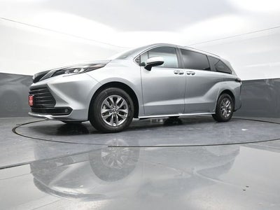 2025 Toyota Sienna XLE 8 Passenger