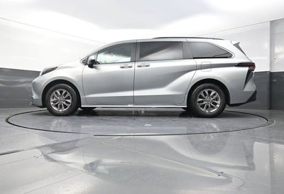 2025 Toyota Sienna XLE 8 Passenger