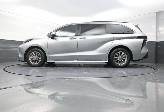 2025 Toyota Sienna XLE 8 Passenger