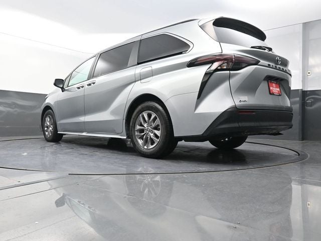 2025 Toyota Sienna XLE 8 Passenger