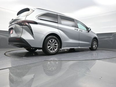 2025 Toyota Sienna XLE 8 Passenger