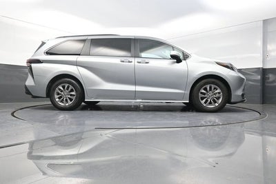 2025 Toyota Sienna XLE 8 Passenger