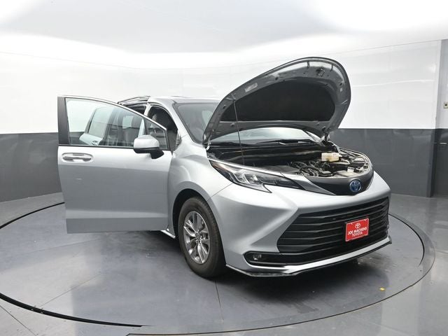 2025 Toyota Sienna XLE 8 Passenger