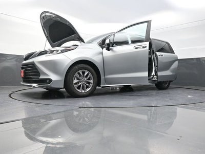 2025 Toyota Sienna XLE 8 Passenger