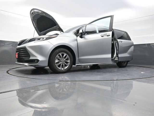 2025 Toyota Sienna XLE 8 Passenger