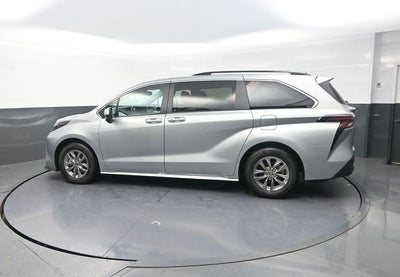 2025 Toyota Sienna XLE 8 Passenger
