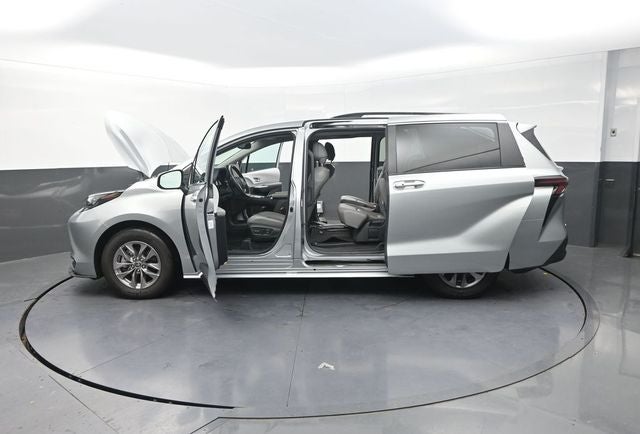 2025 Toyota Sienna XLE 8 Passenger