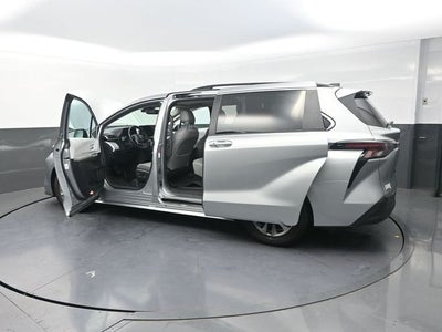 2025 Toyota Sienna XLE 8 Passenger