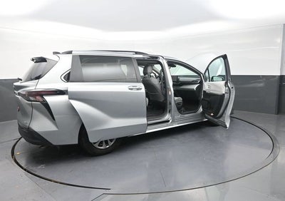 2025 Toyota Sienna XLE 8 Passenger