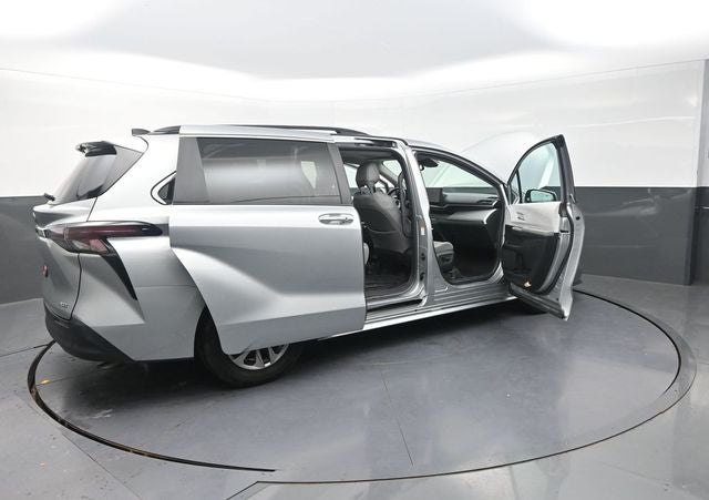 2025 Toyota Sienna XLE 8 Passenger