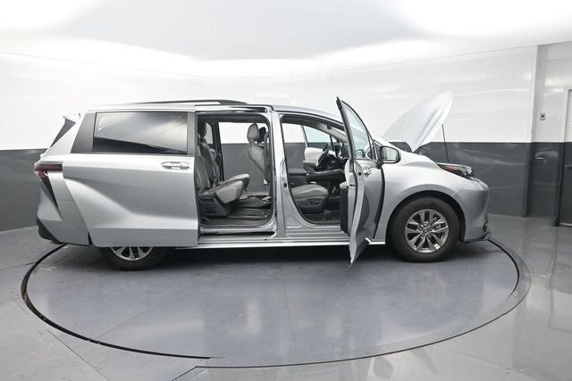 2025 Toyota Sienna XLE 8 Passenger