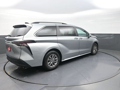 2025 Toyota Sienna XLE 8 Passenger