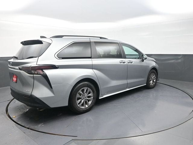 2025 Toyota Sienna XLE 8 Passenger