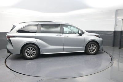 2025 Toyota Sienna XLE 8 Passenger