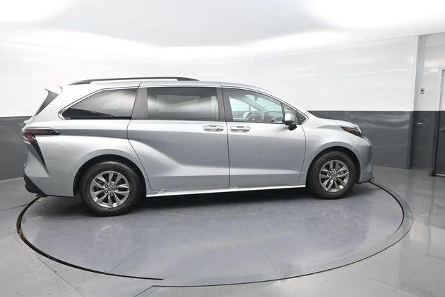 2025 Toyota Sienna XLE 8 Passenger