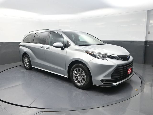 2025 Toyota Sienna XLE 8 Passenger
