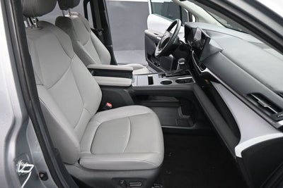 2025 Toyota Sienna XLE 8 Passenger