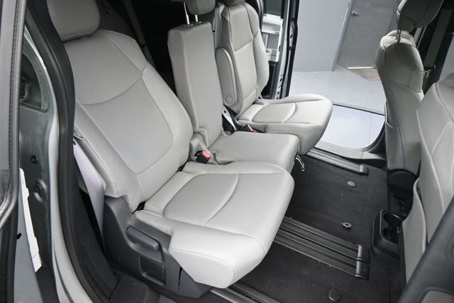 2025 Toyota Sienna XLE 8 Passenger