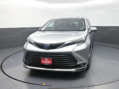2025 Toyota Sienna XLE 8 Passenger