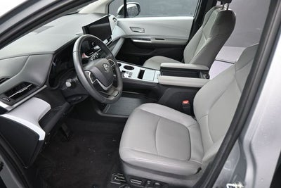 2025 Toyota Sienna XLE 8 Passenger