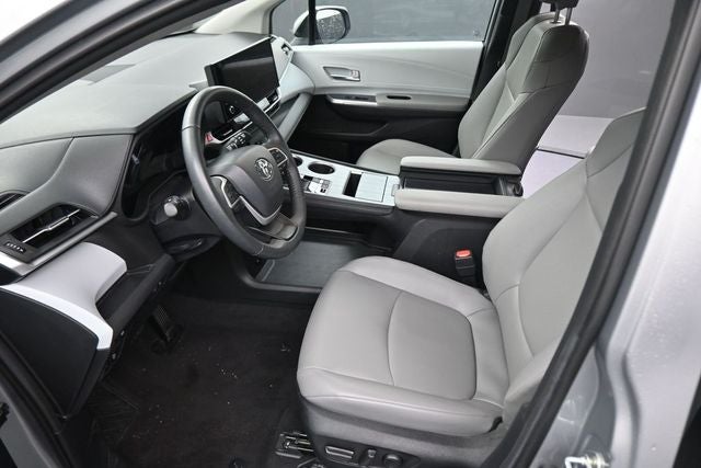 2025 Toyota Sienna XLE 8 Passenger