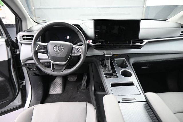 2025 Toyota Sienna XLE 8 Passenger