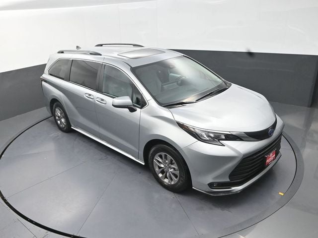 2025 Toyota Sienna XLE 8 Passenger