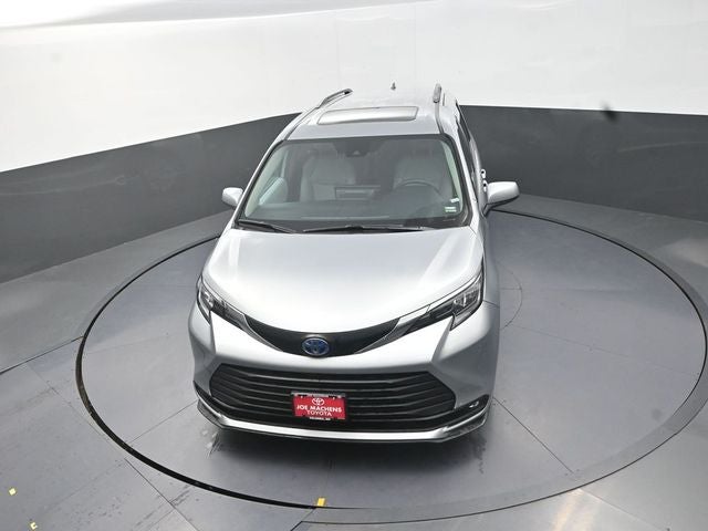 2025 Toyota Sienna XLE 8 Passenger