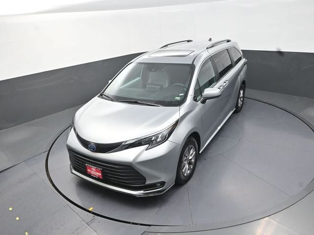2025 Toyota Sienna XLE 8 Passenger