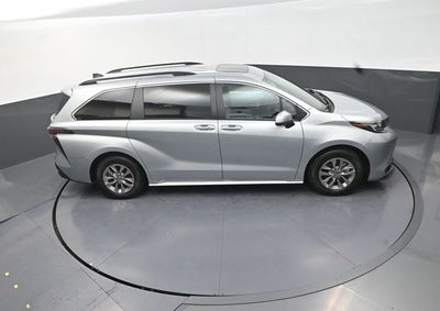 2025 Toyota Sienna XLE 8 Passenger