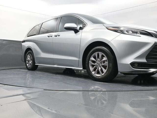 2025 Toyota Sienna XLE 8 Passenger