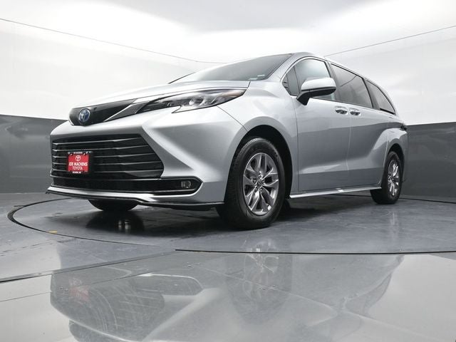 2025 Toyota Sienna XLE 8 Passenger