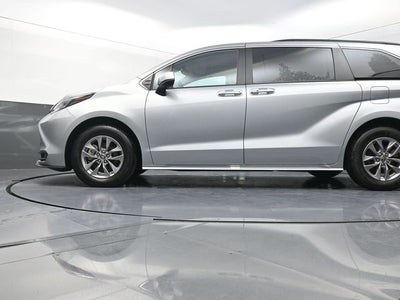 2025 Toyota Sienna XLE 8 Passenger