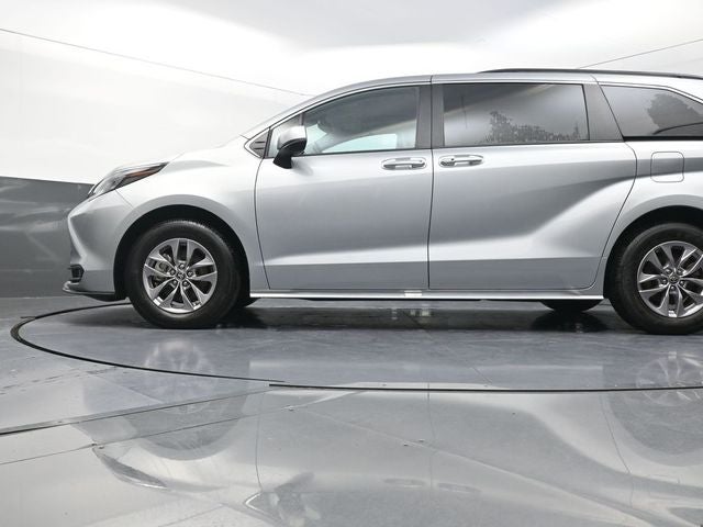 2025 Toyota Sienna XLE 8 Passenger