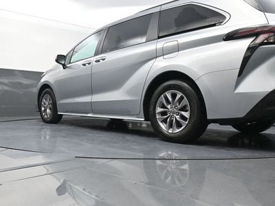 2025 Toyota Sienna XLE 8 Passenger