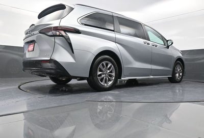 2025 Toyota Sienna XLE 8 Passenger