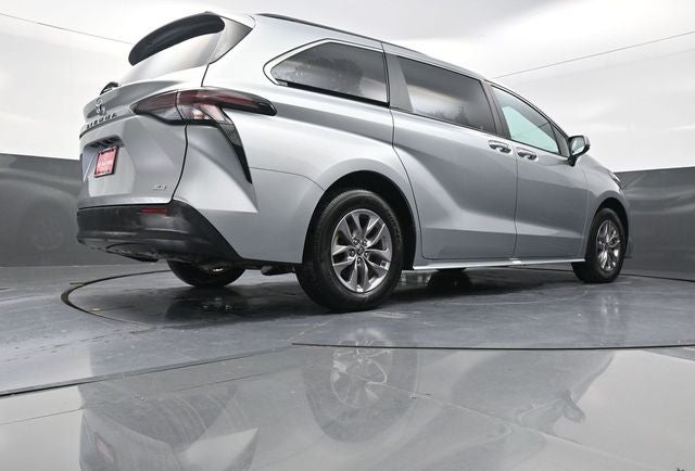 2025 Toyota Sienna XLE 8 Passenger