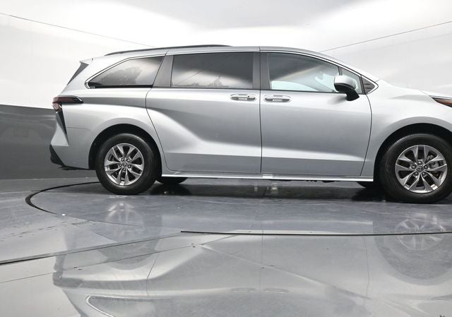 2025 Toyota Sienna XLE 8 Passenger