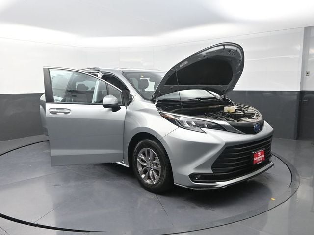 2025 Toyota Sienna XLE 8 Passenger