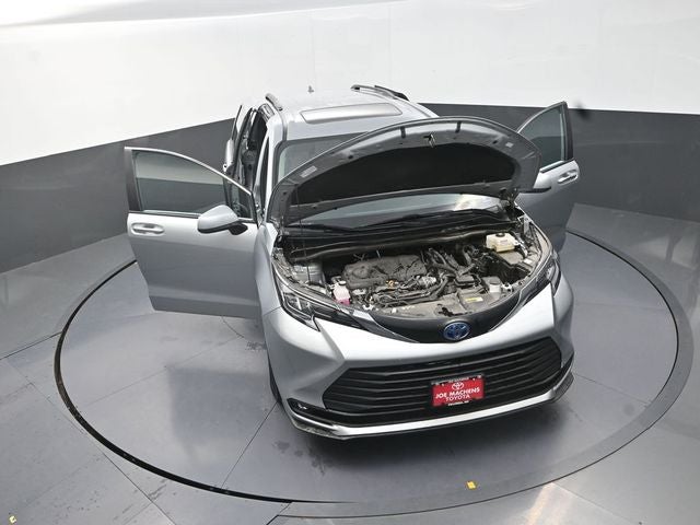 2025 Toyota Sienna XLE 8 Passenger