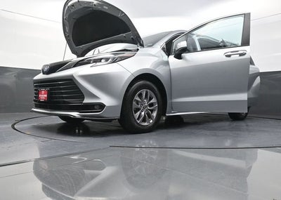 2025 Toyota Sienna XLE 8 Passenger