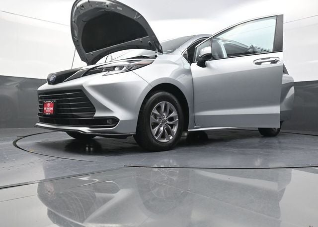 2025 Toyota Sienna XLE 8 Passenger