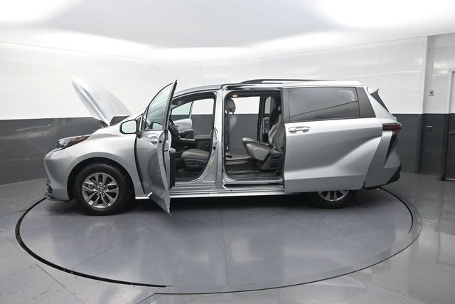 2025 Toyota Sienna XLE 8 Passenger