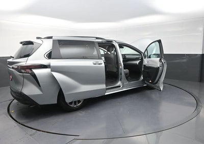 2025 Toyota Sienna XLE 8 Passenger